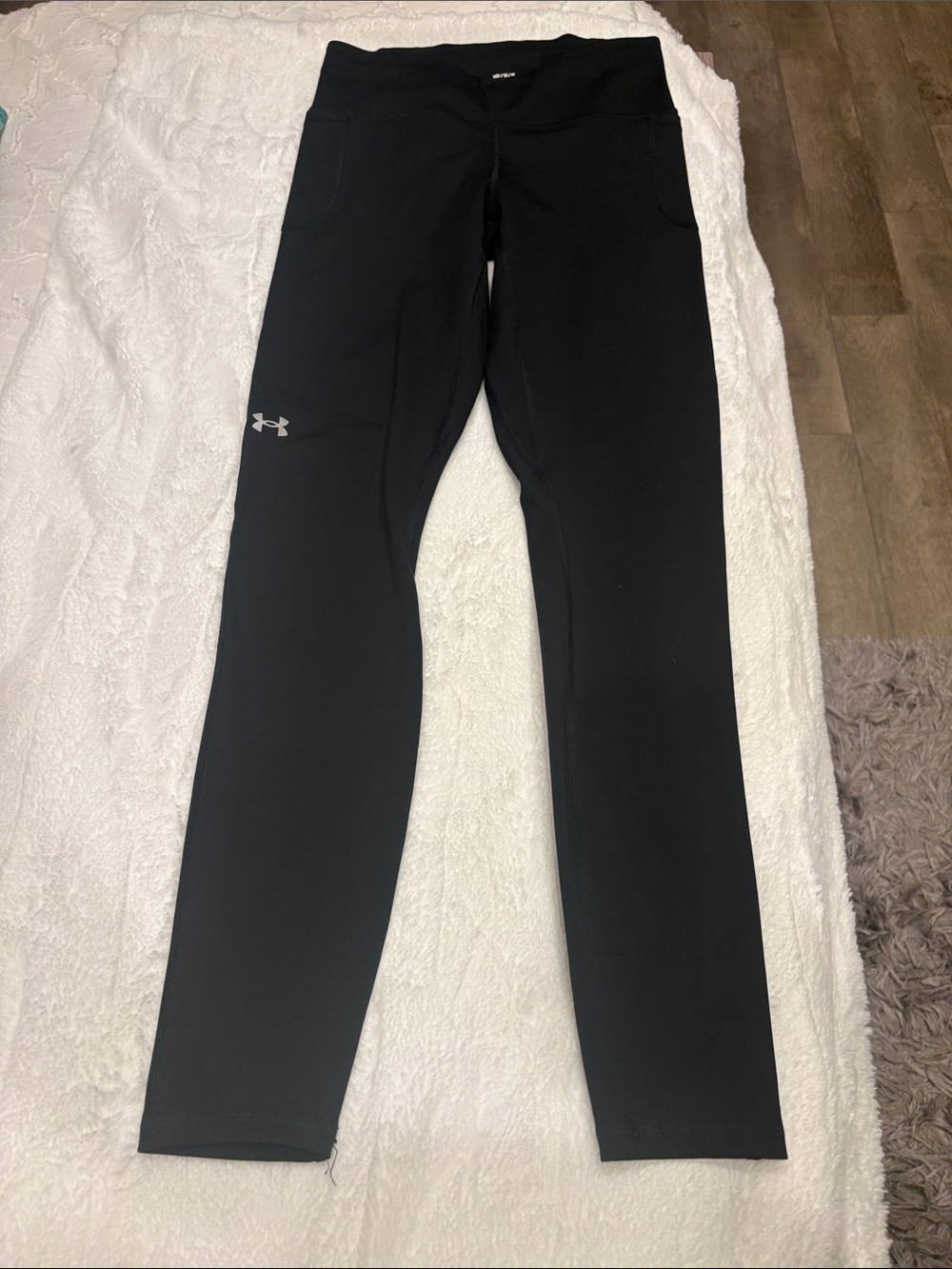 Under Armour Black Women's Performance Leggings with Reflective Logo. Size M